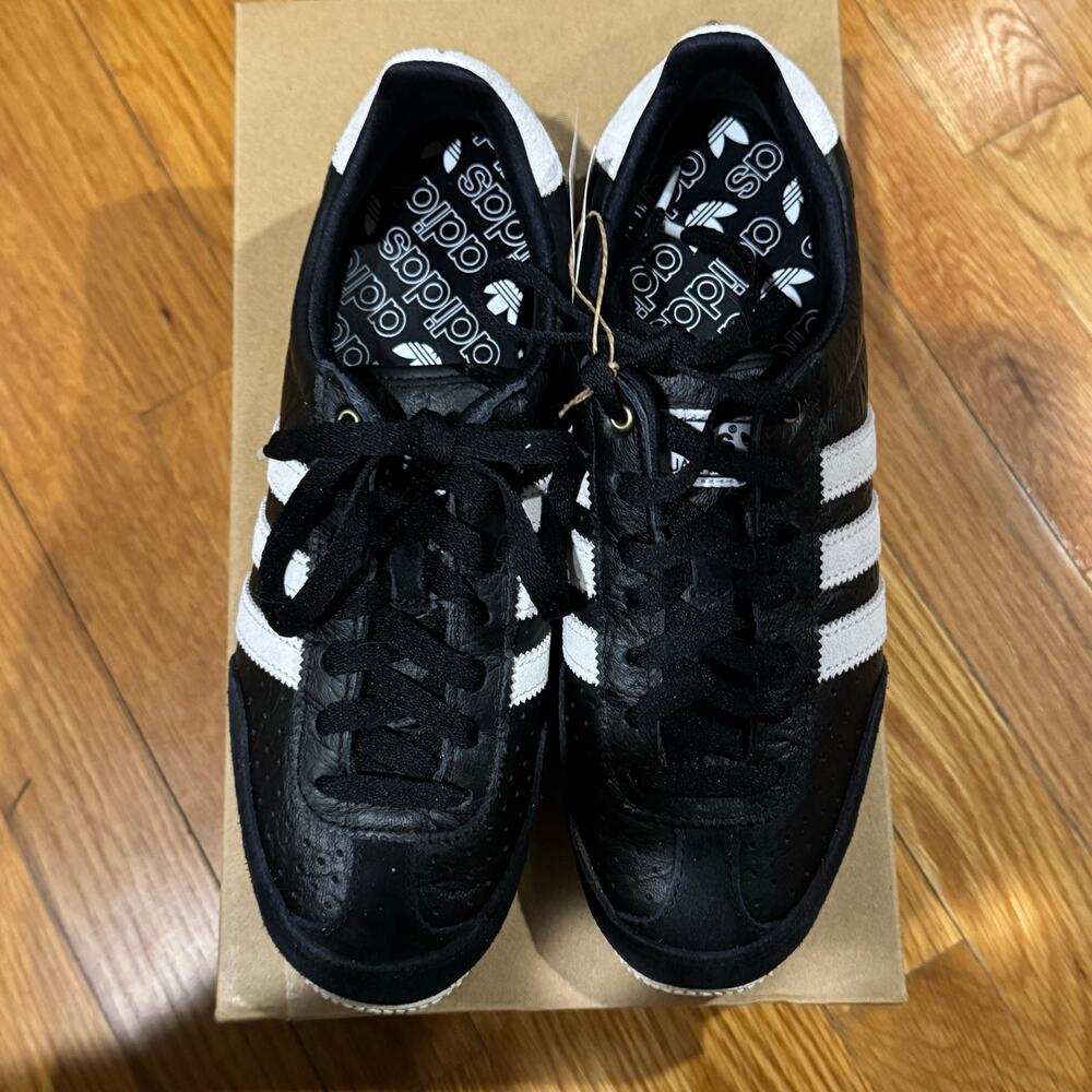 NWT Adidas Originals Japan Low Top Sneaker Size 7.5 Women Black White Gold - Picture 2 of 10